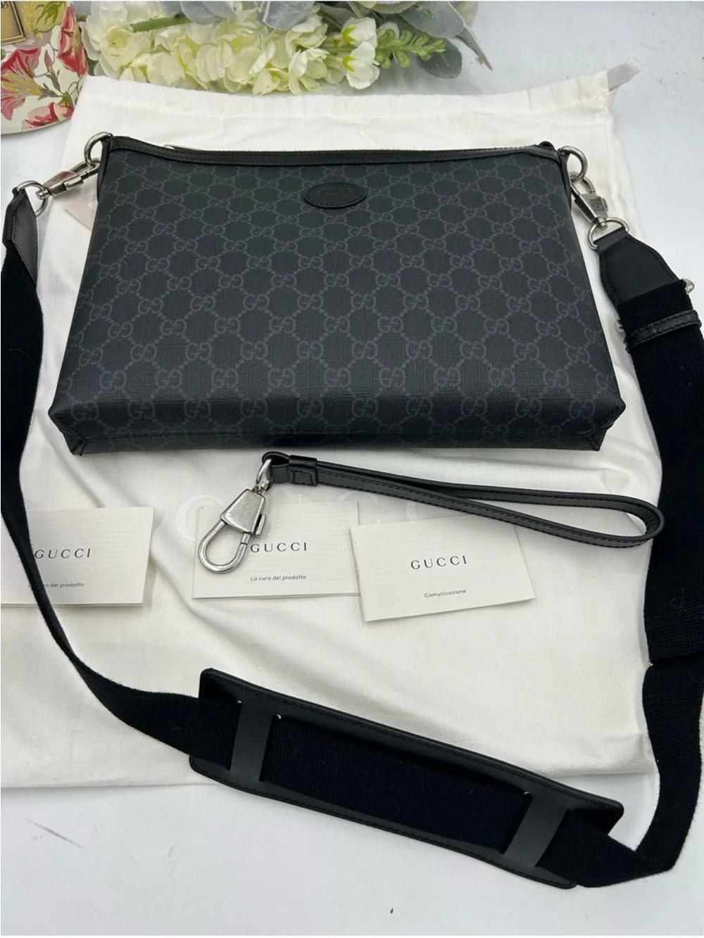 Gucci classic messenger